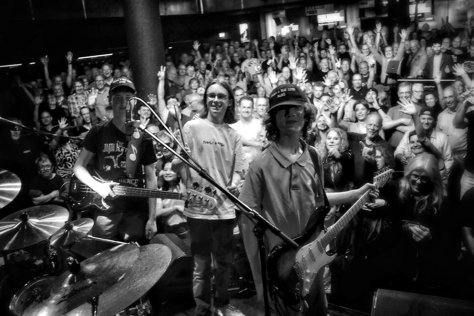 Het publiek vond ons goed in Gigant Apeldoorn. Dit was tijdens de Randy Hansen experience, wij mochten als support act spelen. Photography by Dennis Hamer