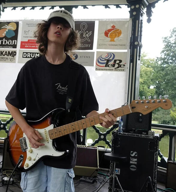 Bluezzfighter in de muziektent Apeldoorn oranjepark.